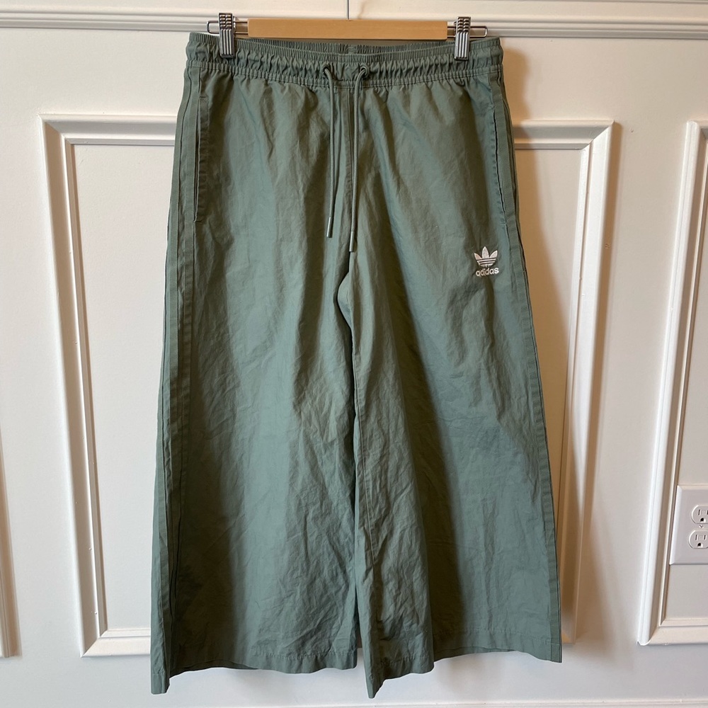Adidas wide legged cropped pants!